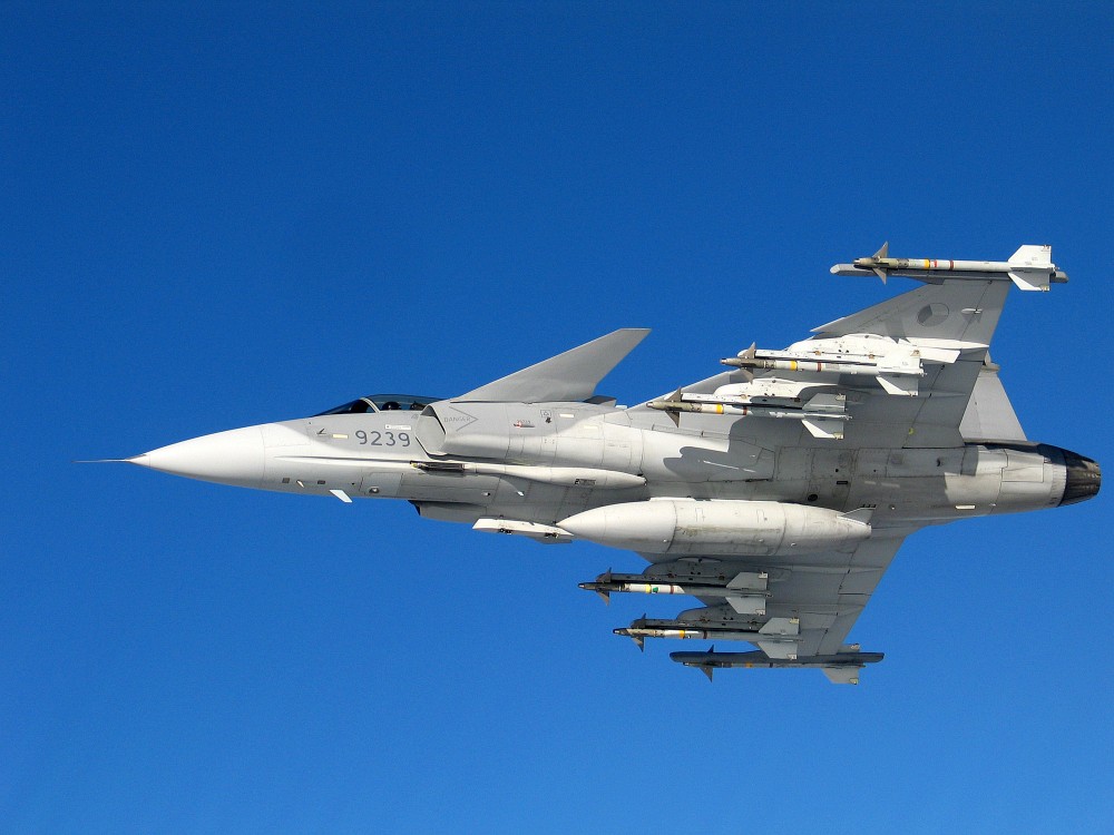 NATO lėktuvai bombardavo Tripolį