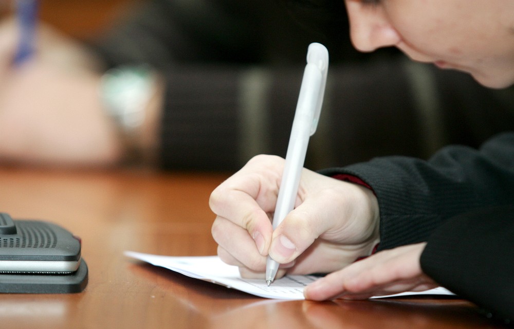 Abiturientai laikys valstybinį biologijos egzaminą