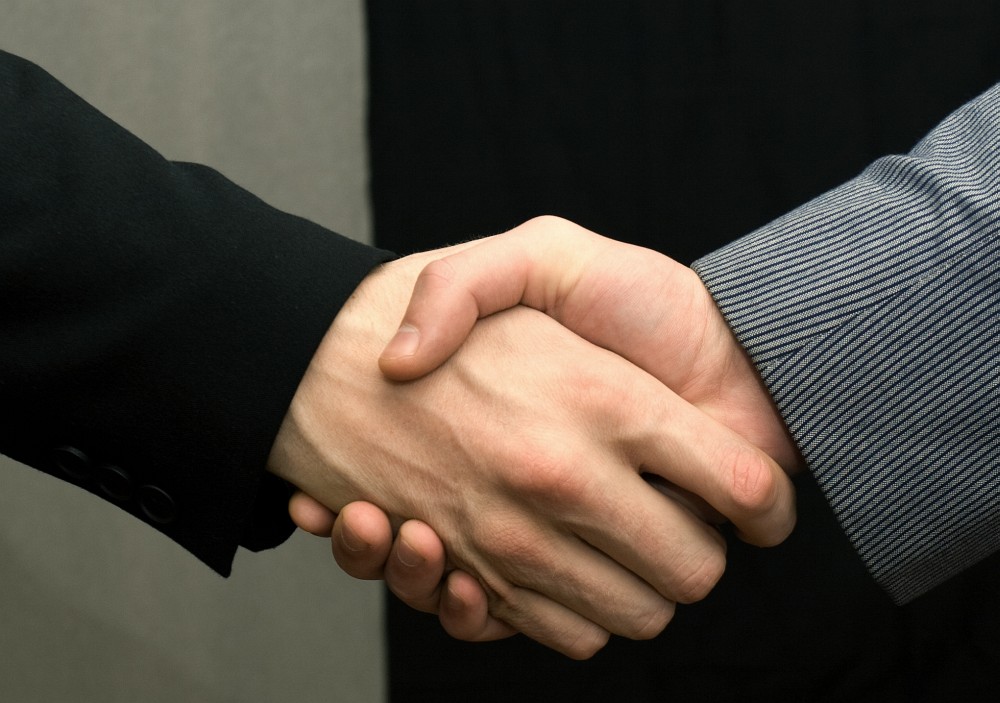 Su latviais dėl lėšų dujų terminalui - nekonkuruosime