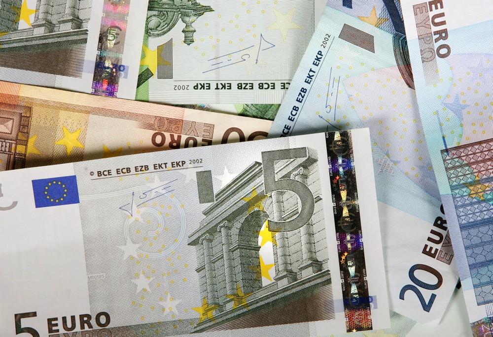 Lietuva eurą įsives, kai bus naudingiausia