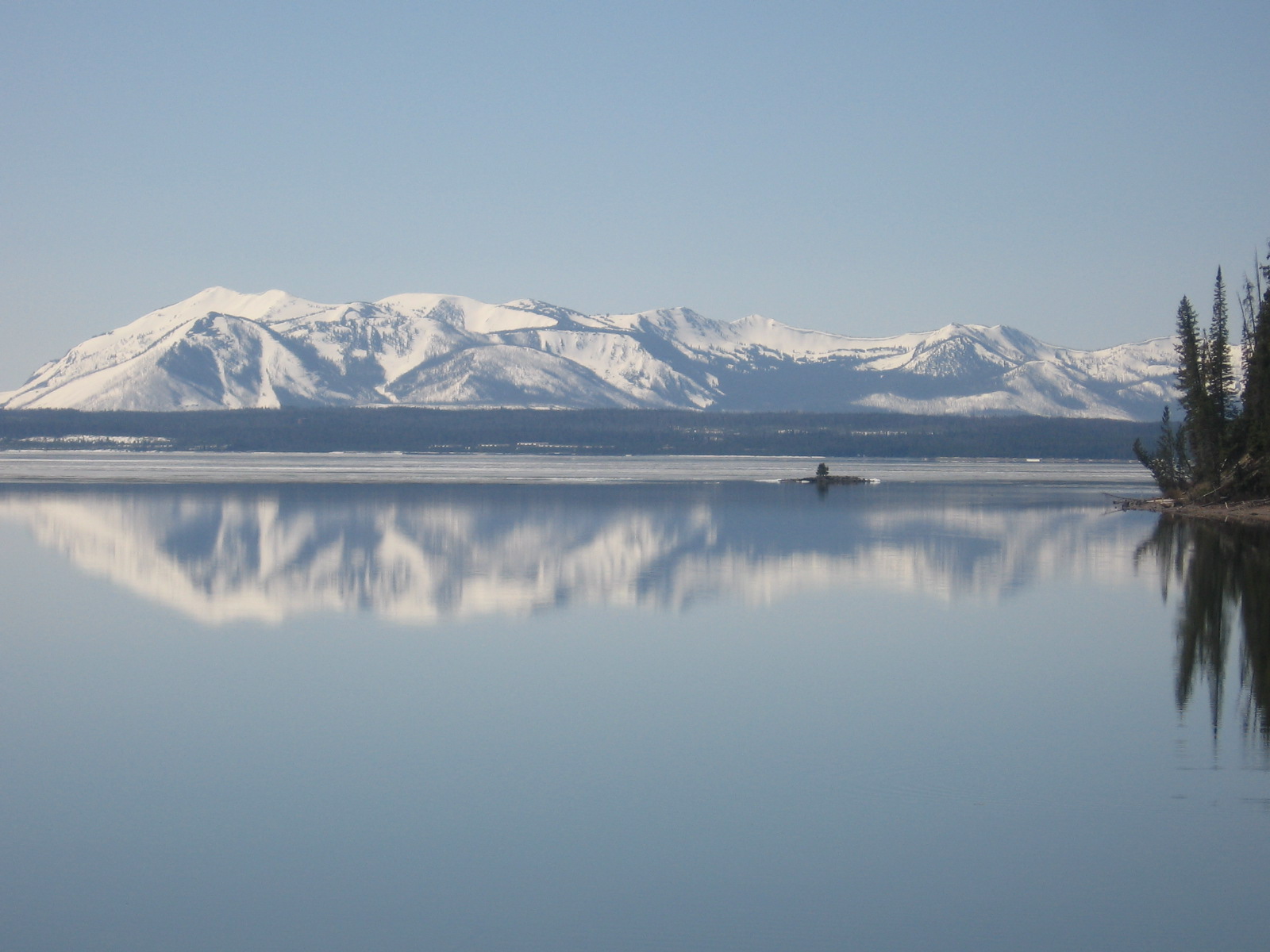 V. Urbonas JAV perplaukė Jeloustouno ežerą