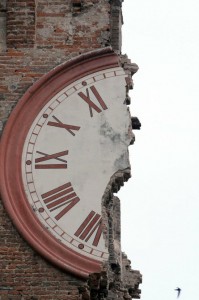 Zemes_drebejimas_laikrodis