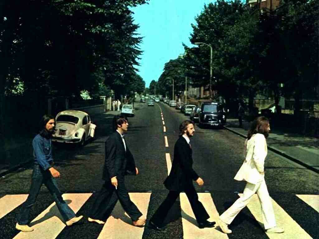 "The Beatles" albumo viršelyje įamžinta pėsčiųjų perėja paskelbta Britanijos nacionaliniu paveldu