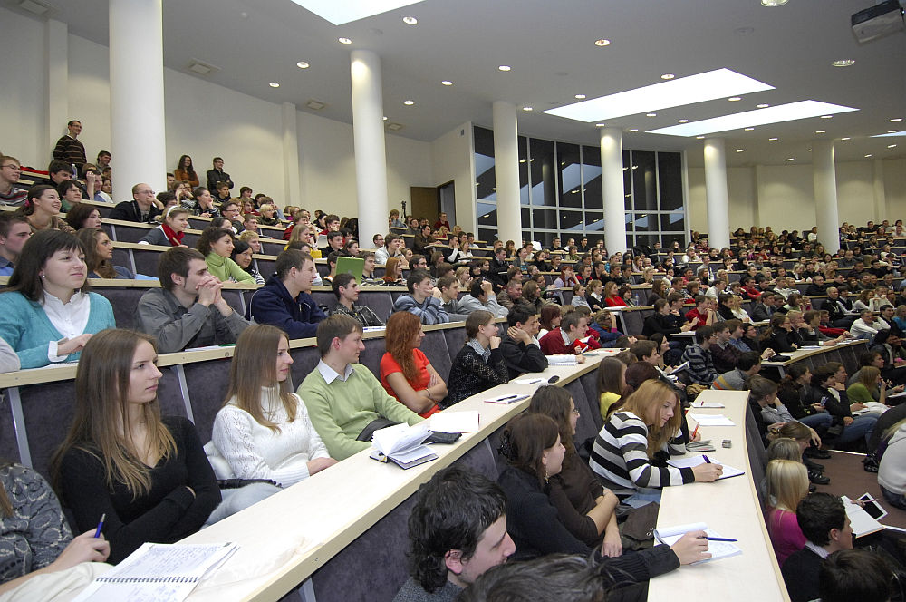 Ar ištęstinės studijos – antrarūšės?