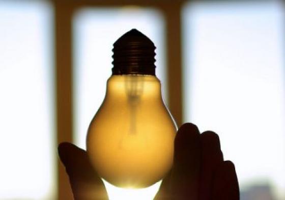 Premjero patarėjas: užuot pasinaudojusi galimybe švelninti elektros brangimą, VKEKK bando perkelti atsakomybę Vyriausybei