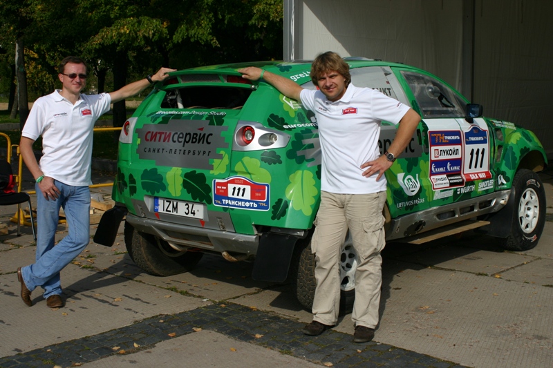 Įsibėgėjusius Lietuvos lenktynininkus pristabdė kaistantis variklis 