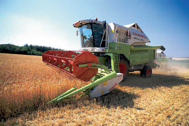 Ūkininkai "šluoja" kombainus