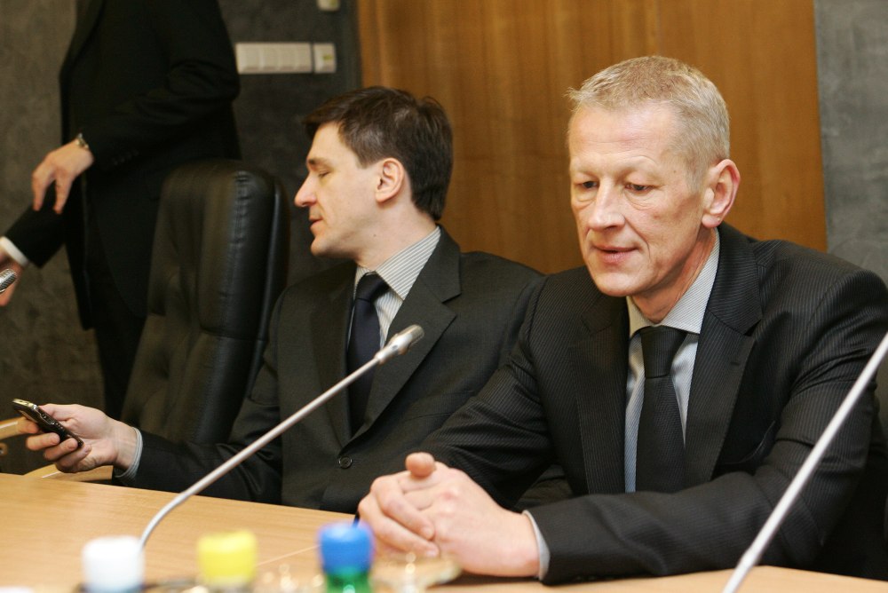 "Aklieji fondai" kursto politikų aistras