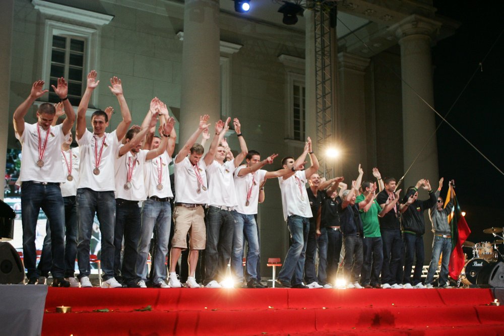 Sutikti šalies didvyriai