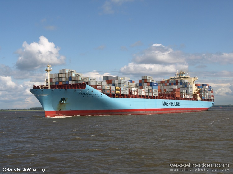 Laukia okeaninio konteinervežio 