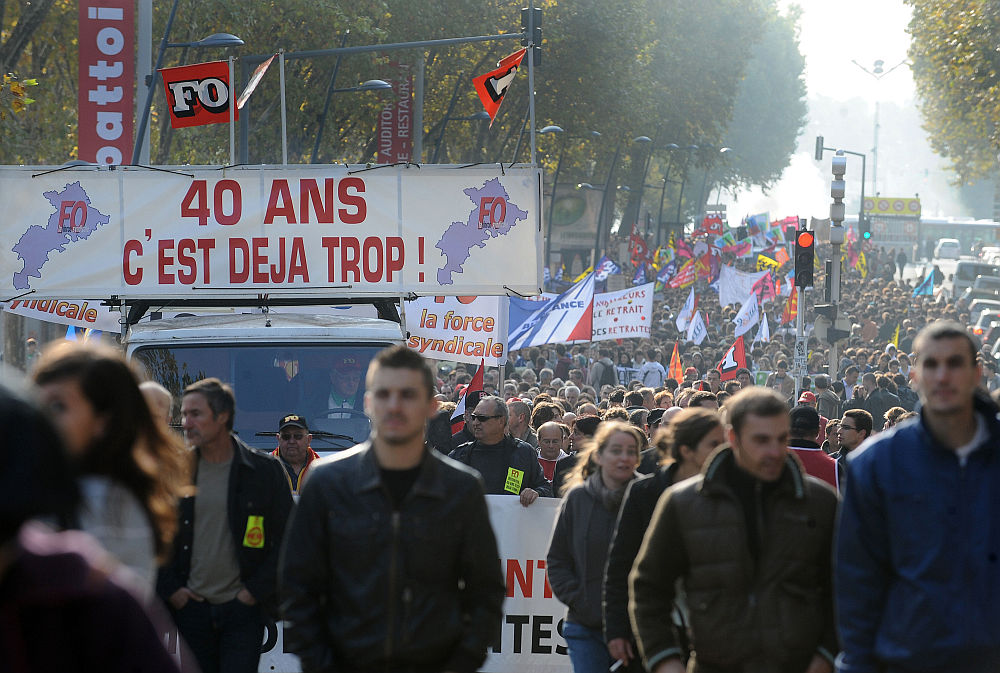Prancūzai trečią dieną streikuoja dėl pensijų reformos