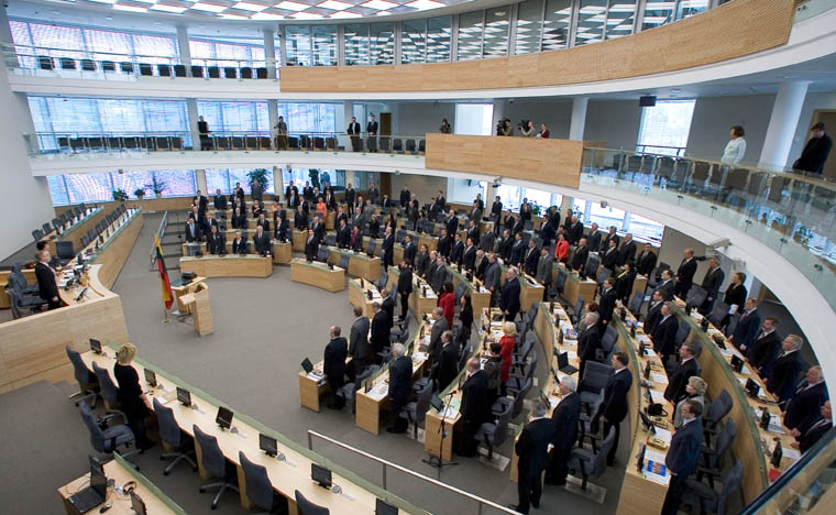 Ketvirtadienį Seimas gali imtis antkainių ribojimo