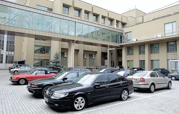 Seimo nariai automobilių remontui išleidžia tūkstančius